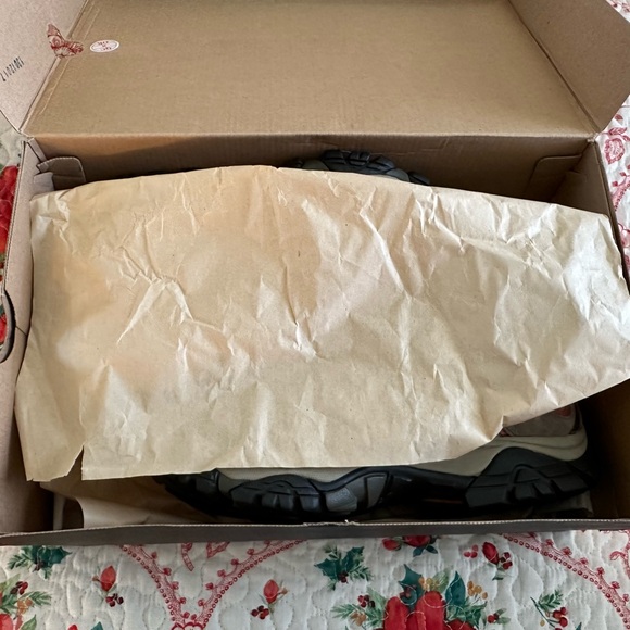 Merrell Women’s Hiking/Walking Shoes - Picture 13 of 13